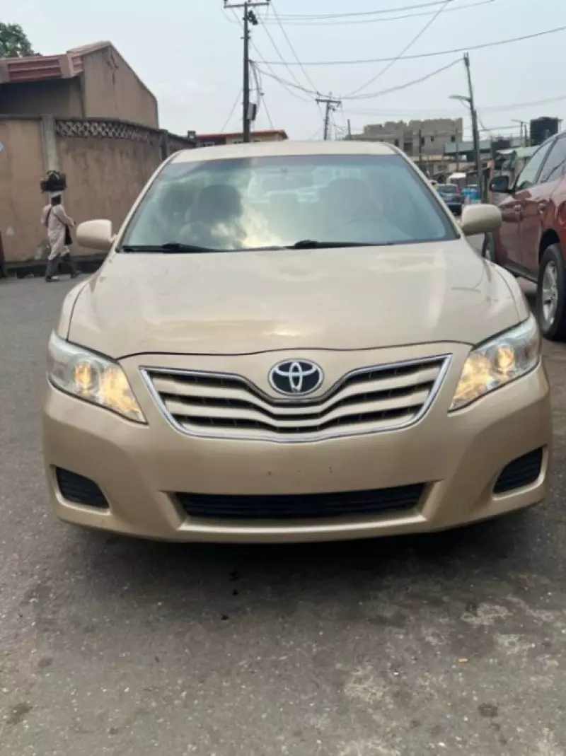 Toyota Camry   - 2011