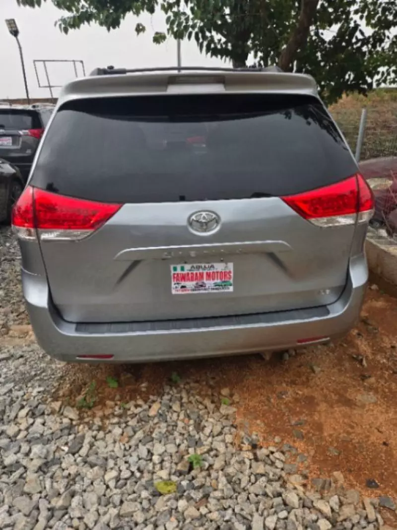 Toyota Sienna   - 2014