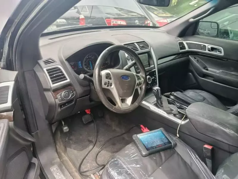 Ford Explorer   - 2015