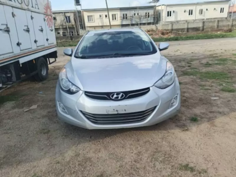 Hyundai Elantra   - 2013