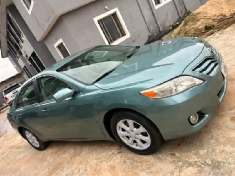 TOYOTA Camry - 2010