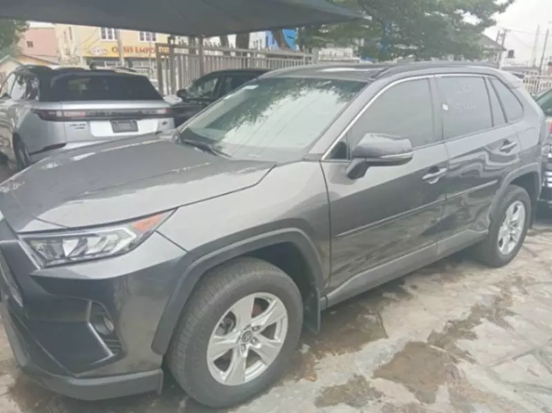 Toyota RAV4   - 2019