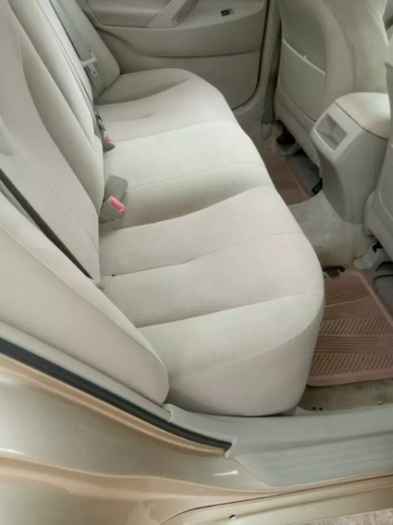 Toyota Camry   - 2010