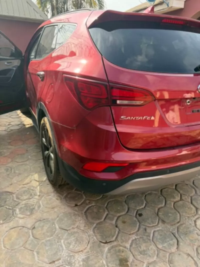 Hyundai Santa Fe   - 2017