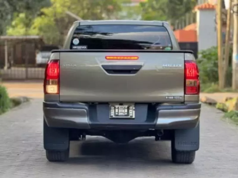 TOYOTA Hilux   - 2021