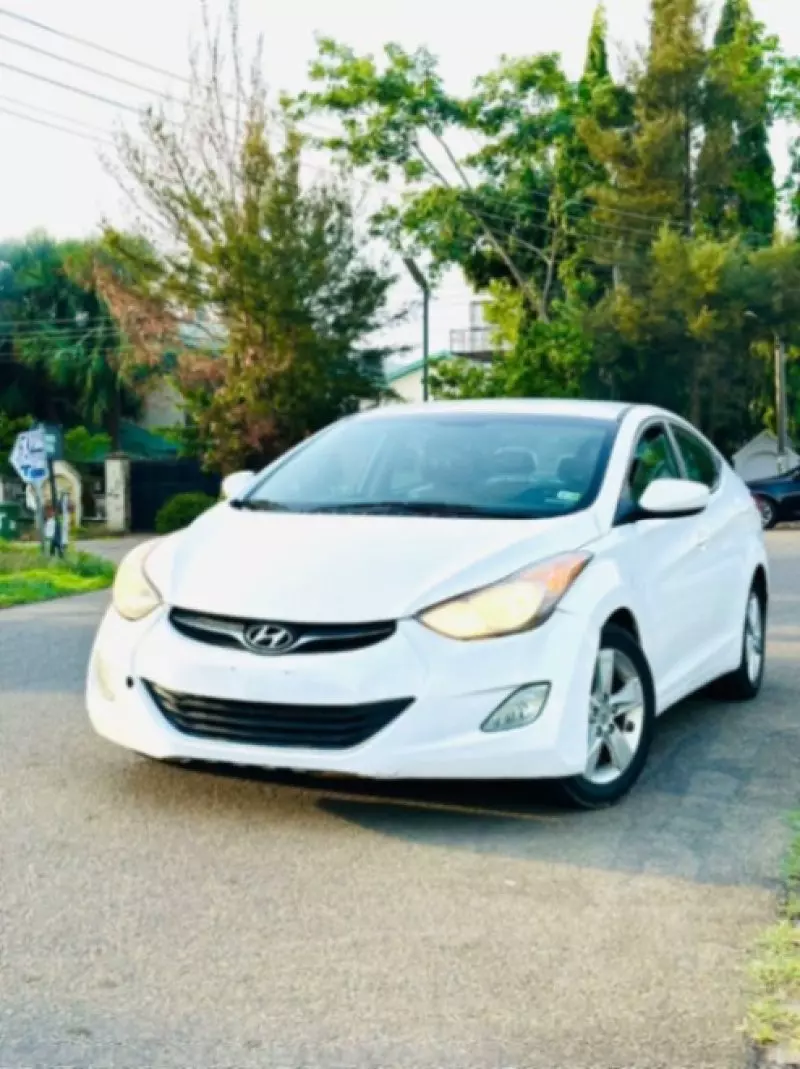Hyundai Elantra - 2013