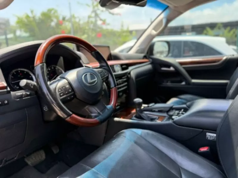 Lexus LX 570   - 2019