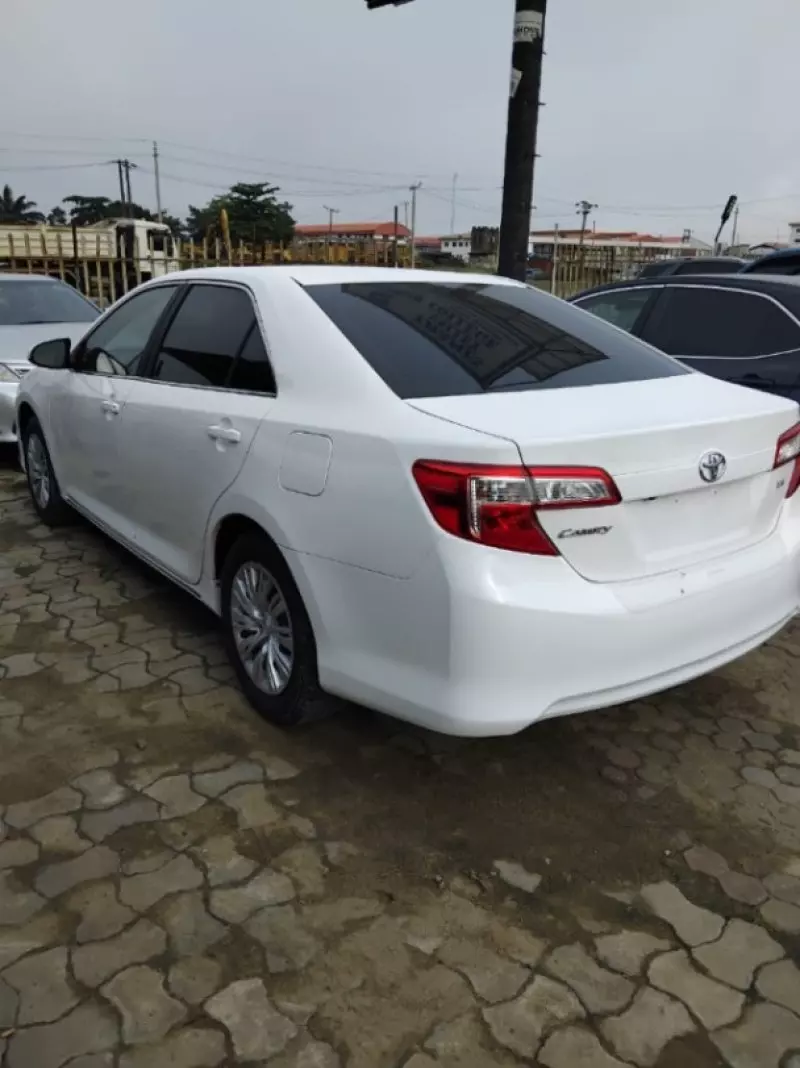 Toyota Camry   - 2014