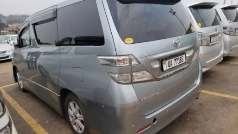 Toyota Vellfire    - 2010