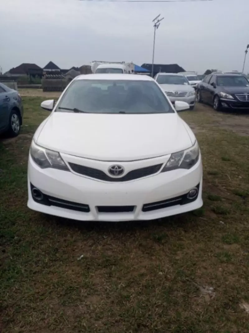Toyota Camry   - 2014