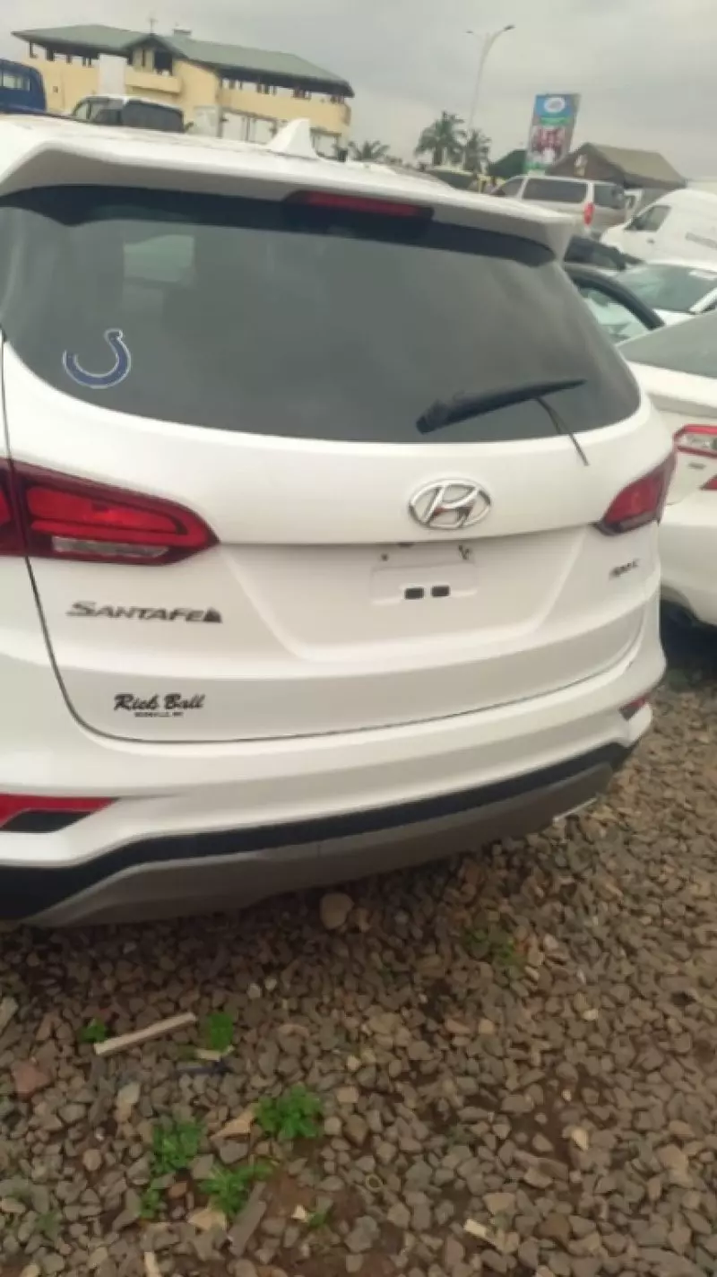 Hyundai Santa Fe - 2017