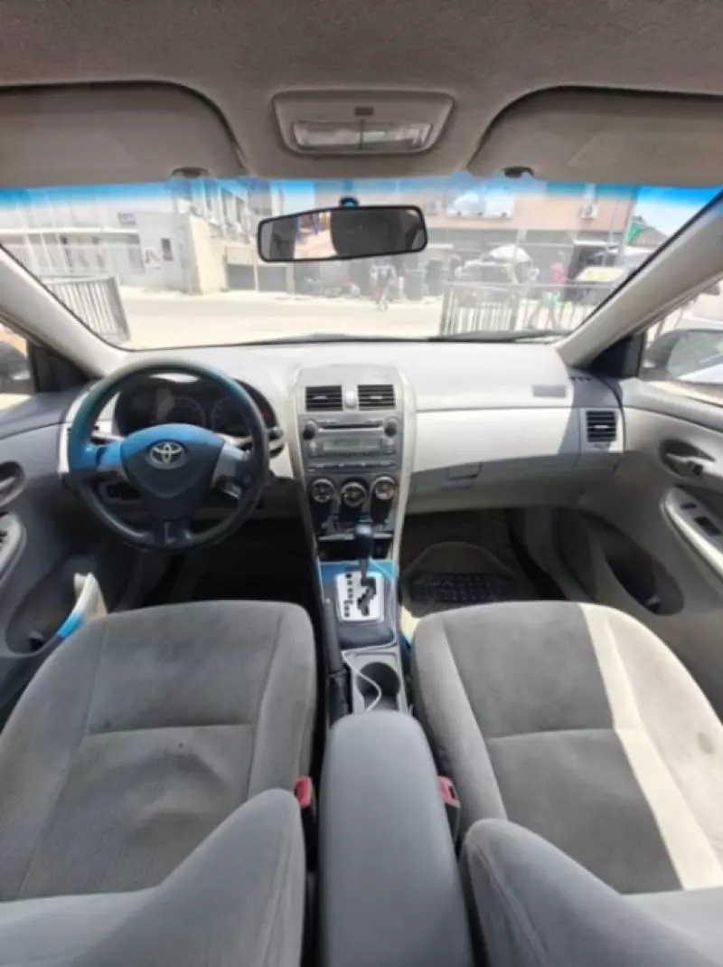 TOYOTA Corolla   - 2010