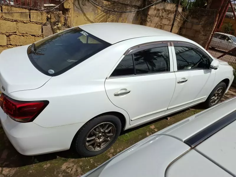 Toyota Premio    - 2016