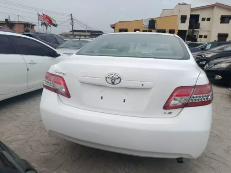 Toyota Camry   - 2010