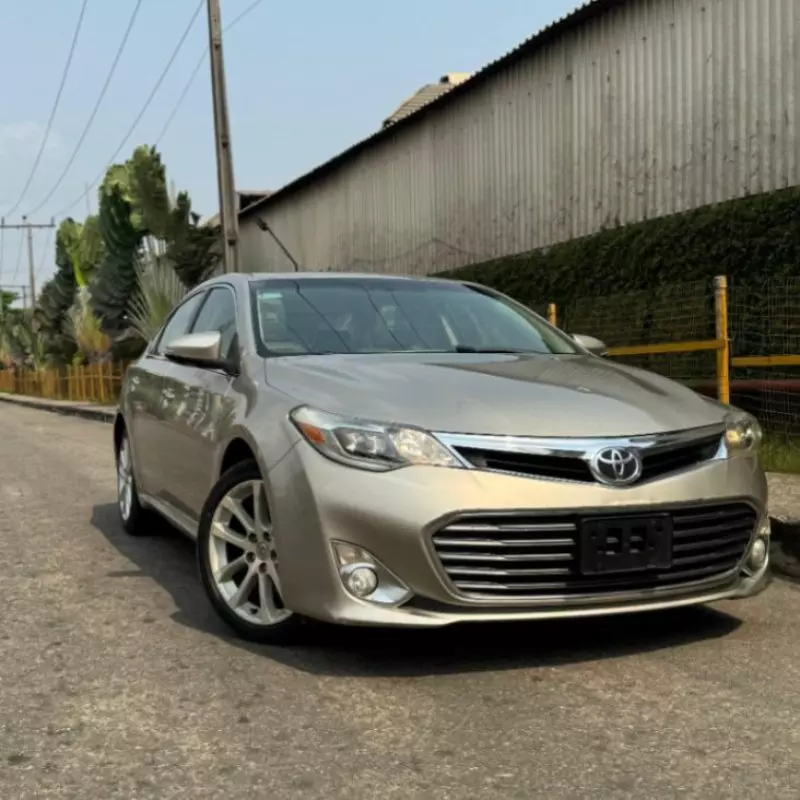 Toyota Avalon   - 2013