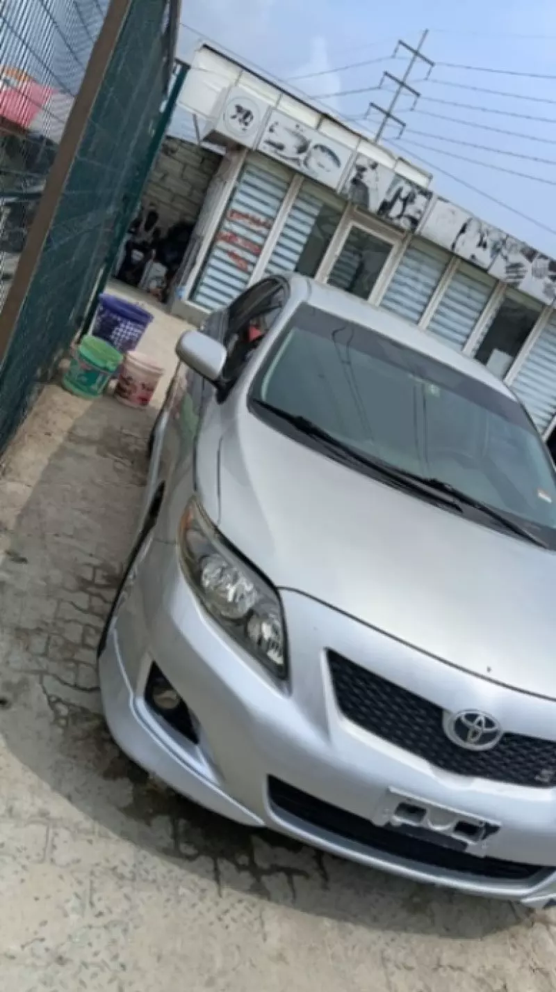 Toyota Corolla   - 2009
