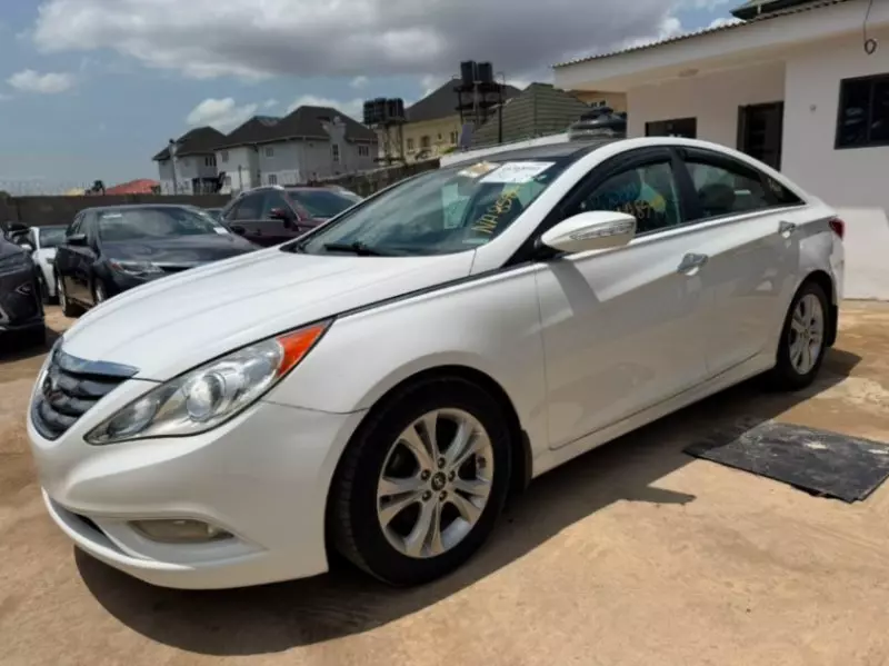 Hyundai Sonata   - 2013