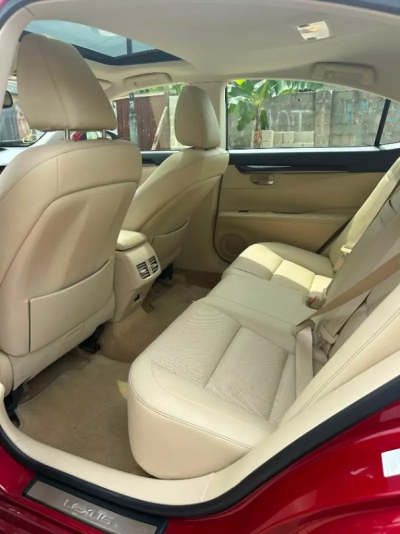 Lexus ES   - 2015