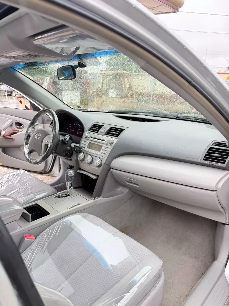 TOYOTA Camry - 2010
