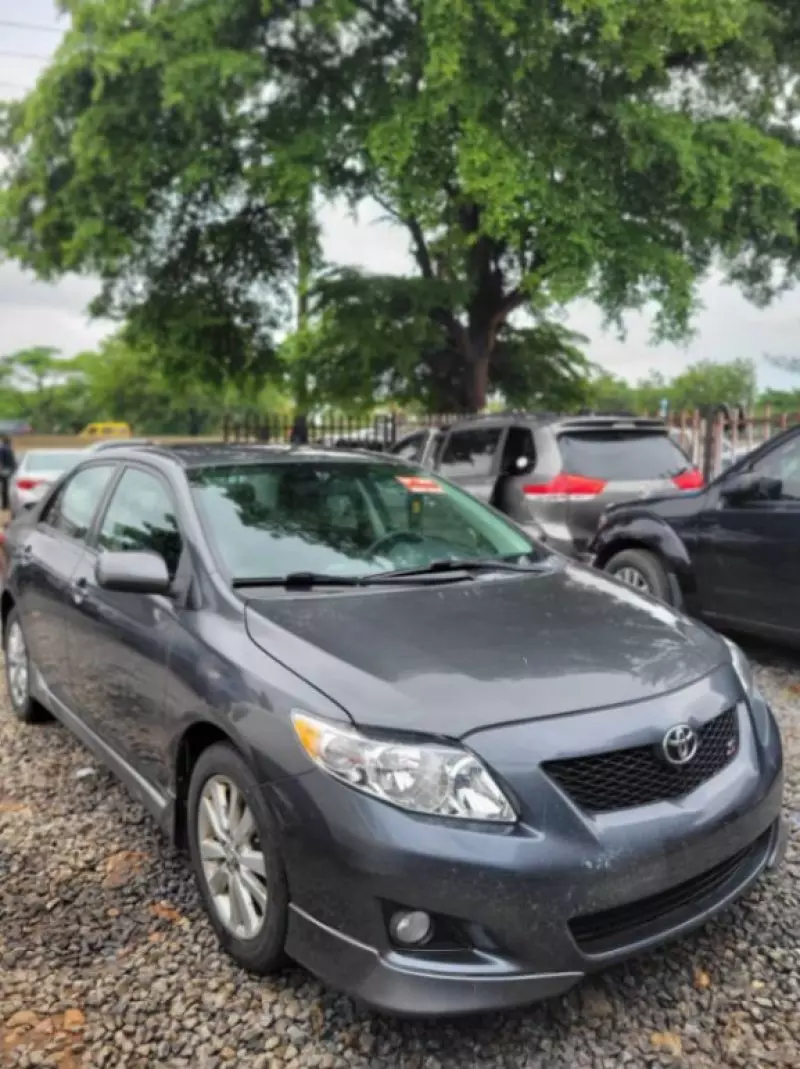 Toyota Corolla   - 2009