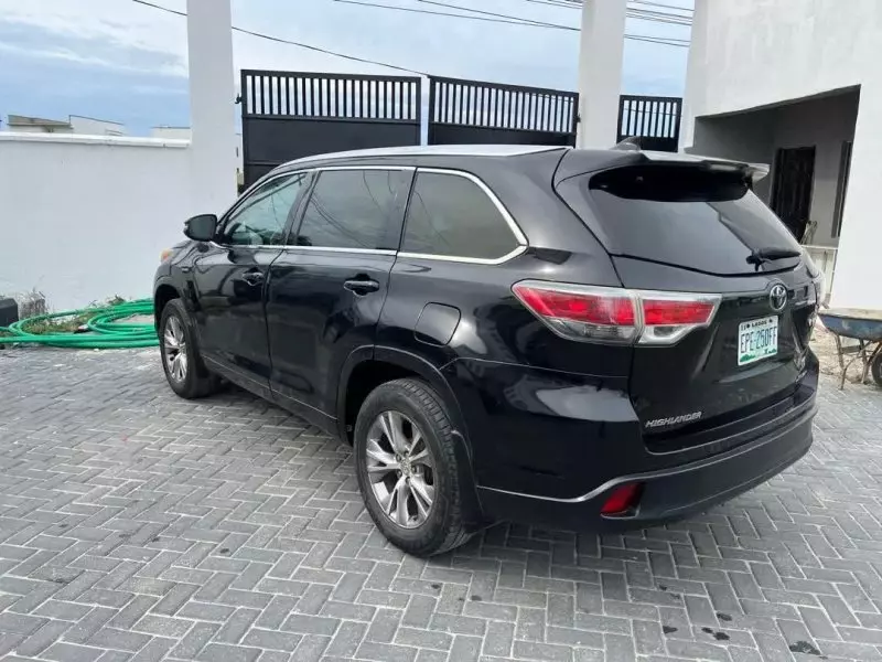 Toyota Highlander   - 2014