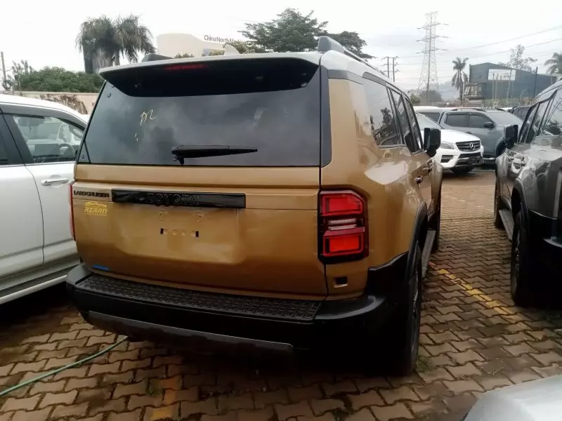 Toyota Landcruiser Prado - 2023