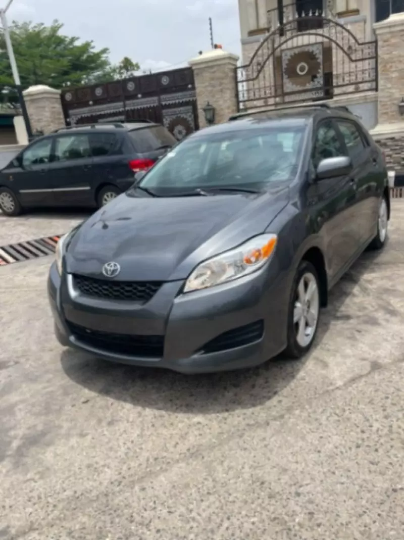TOYOTA Corolla Matrix   - 2010