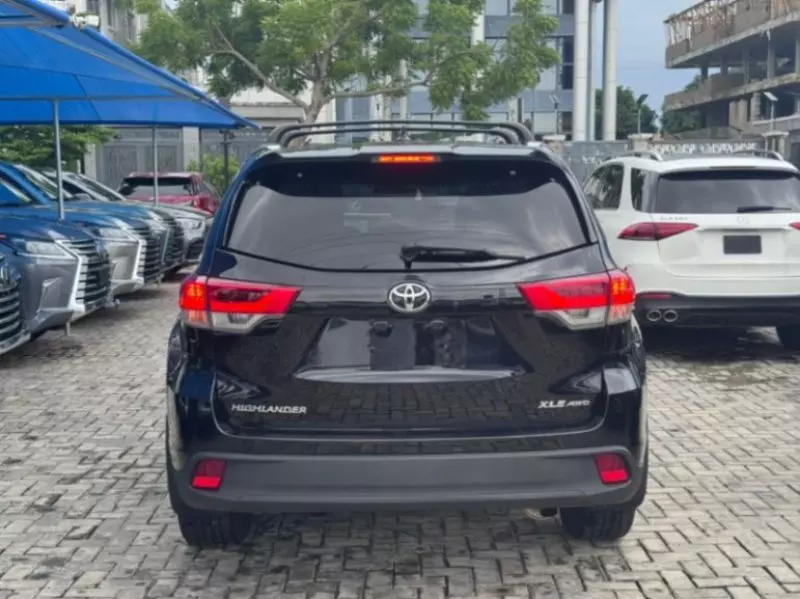 TOYOTA Highlander   - 2019