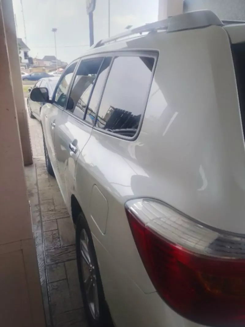 Toyota Highlander   - 2010