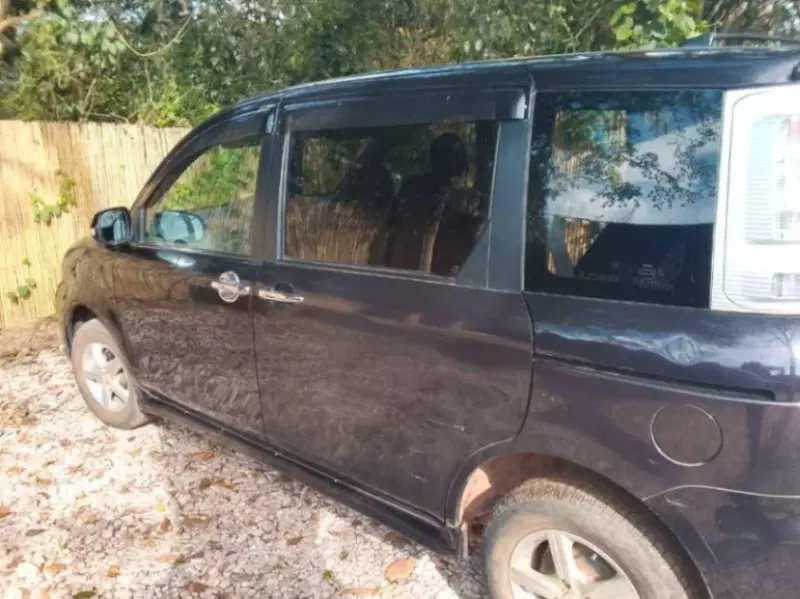 Toyota Sienta   - 2010