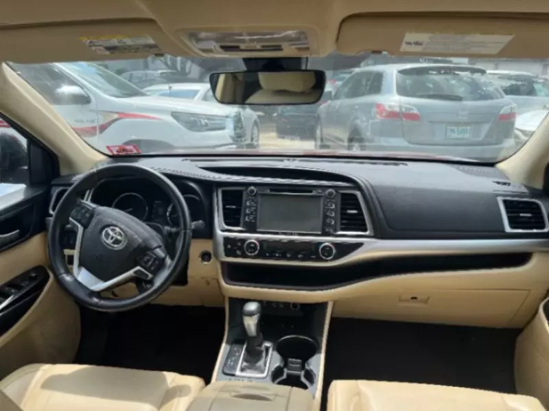 Toyota Highlander   - 2019