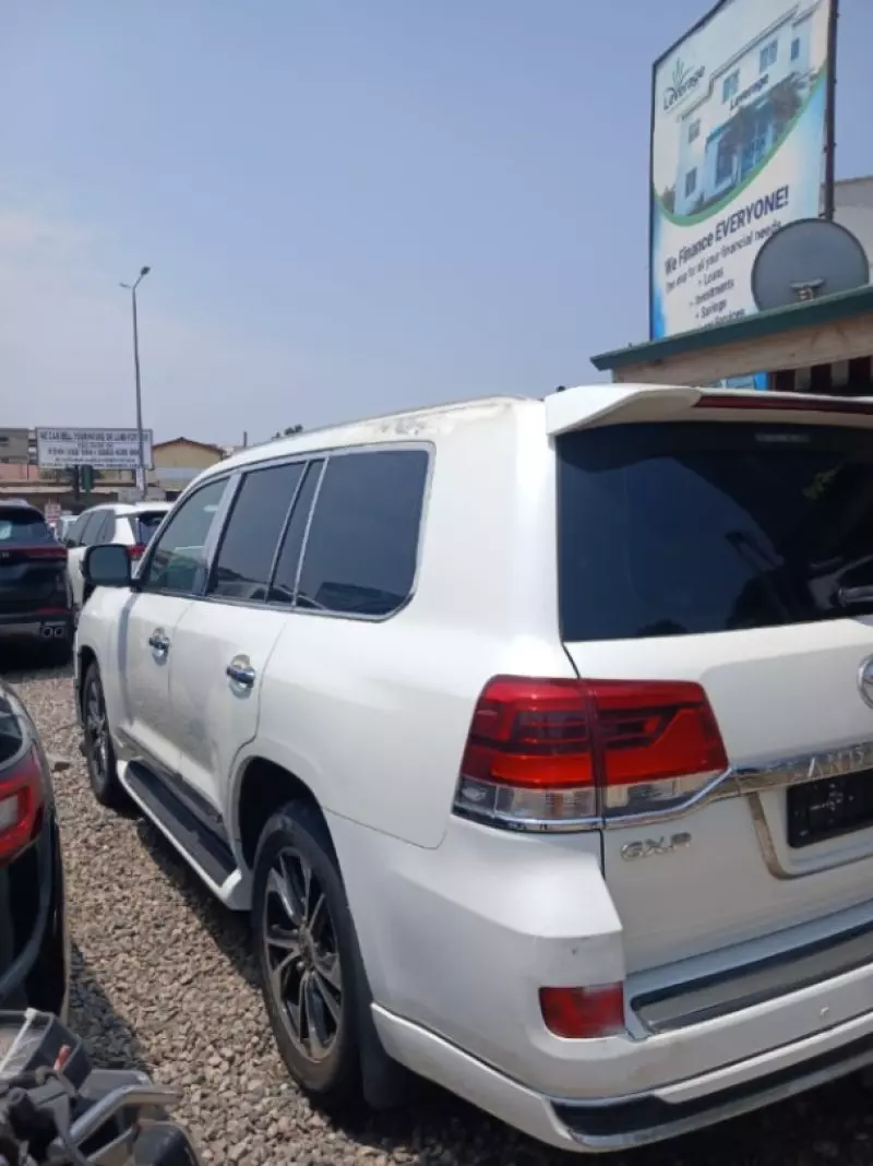 TOYOTA Land Cruiser GXR - 2011