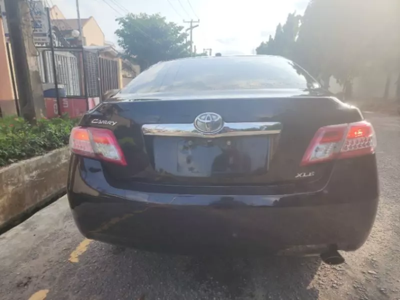 Toyota Camry   - 2011