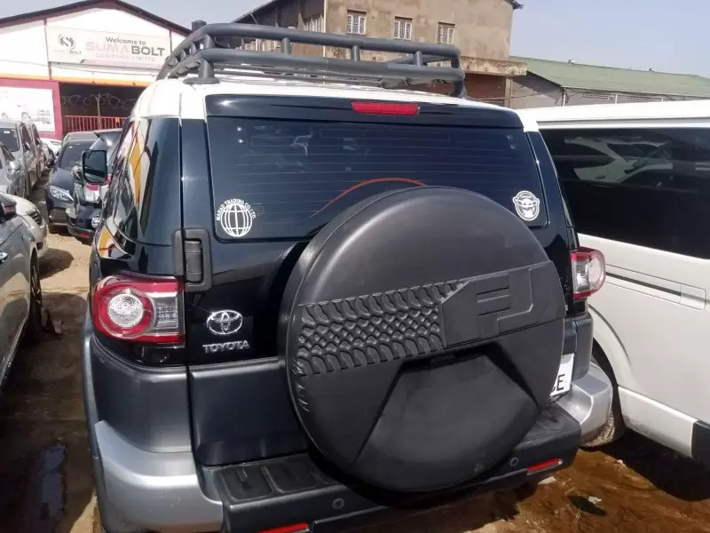 Toyota FJ Cruiser   - 2010