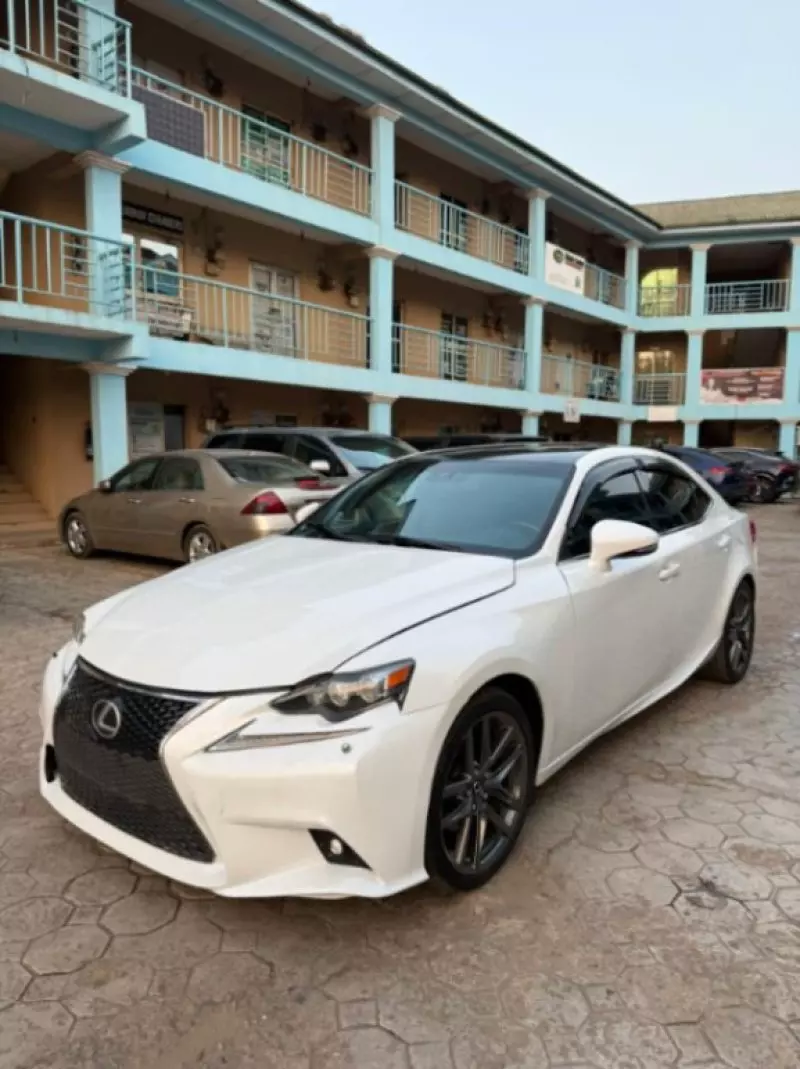 Lexus IS   - 2015