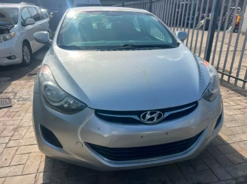 Hyundai Elantra   - 2013