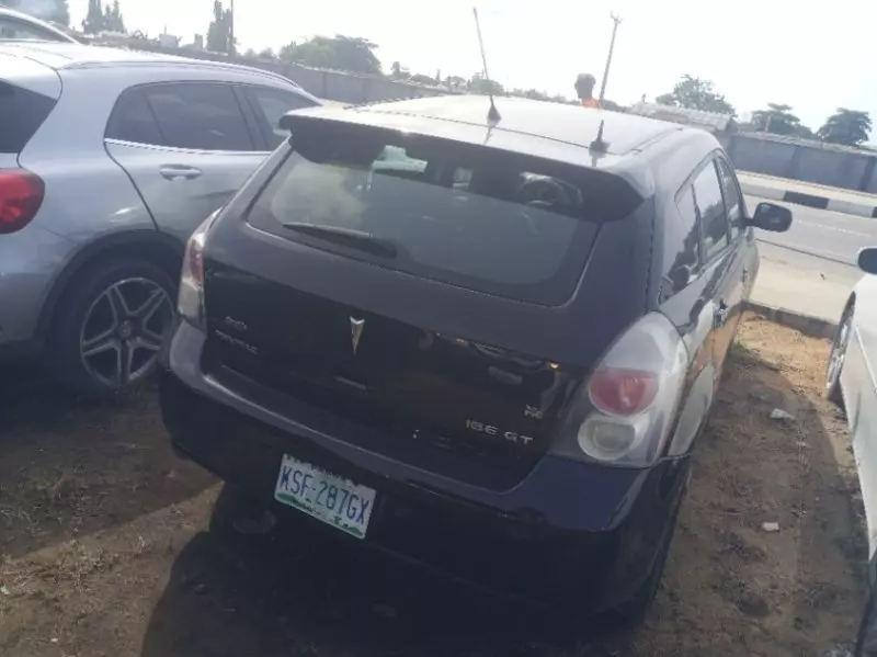 Pontiac Vibe   - 2009