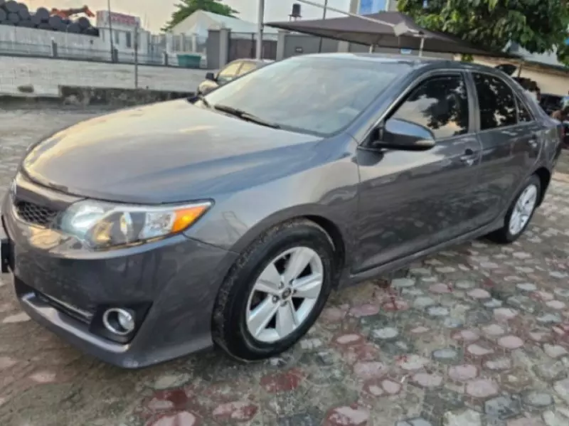 Toyota Camry   - 2012