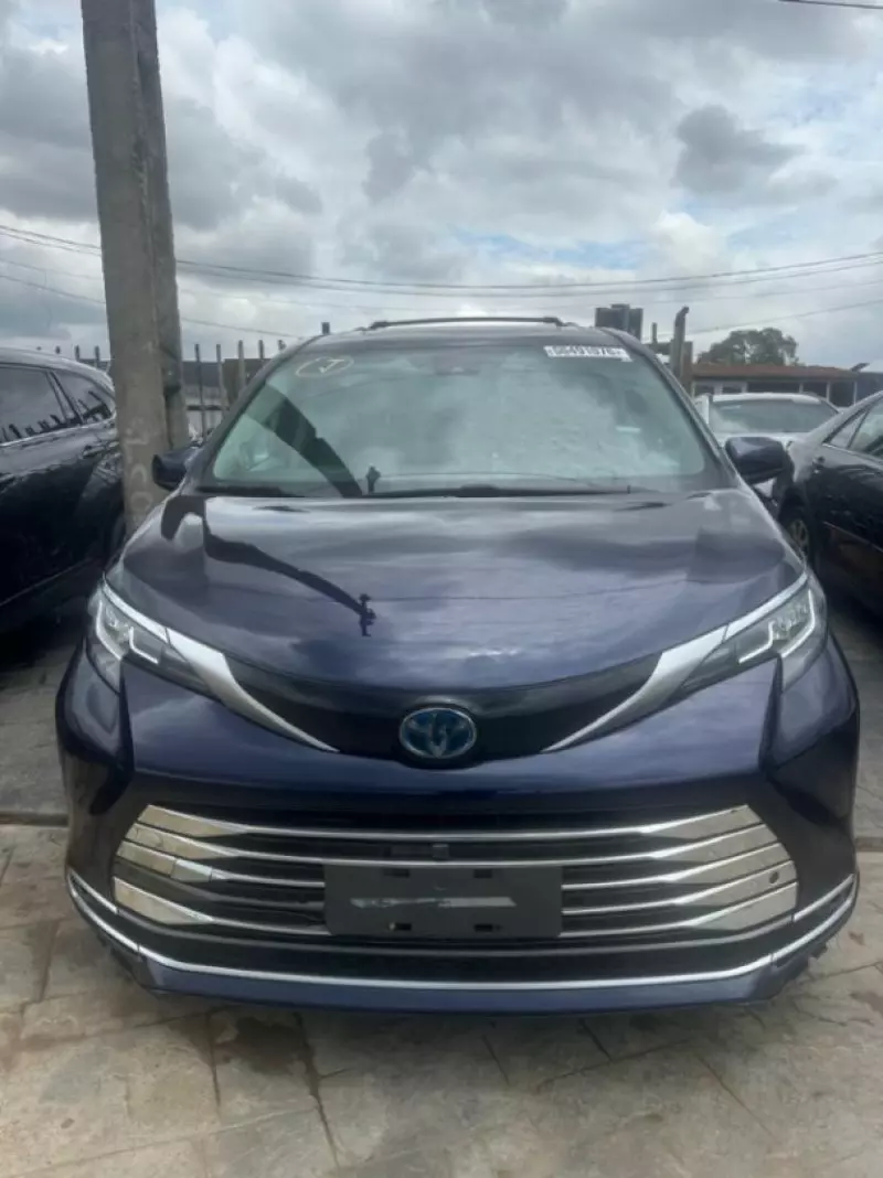 TOYOTA Sienna   - 2021