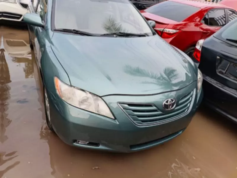 Toyota Camry   - 2009