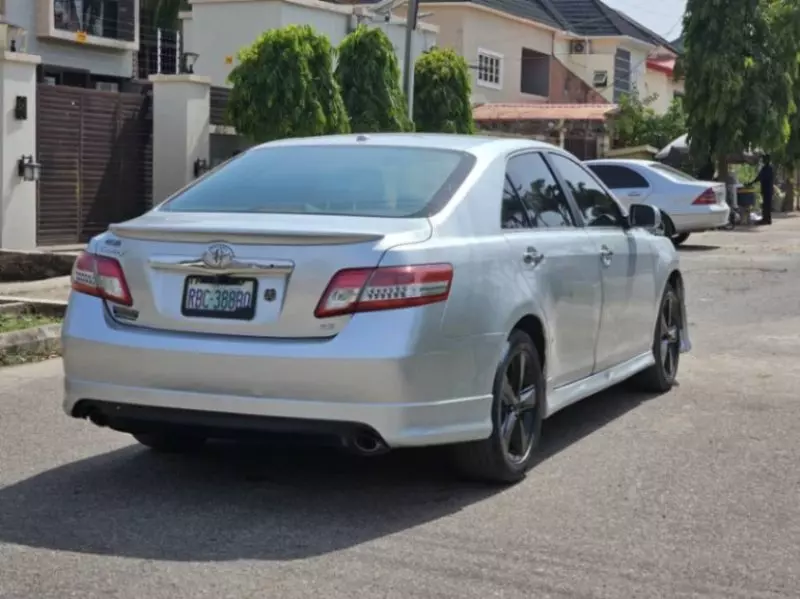 Toyota Camry   - 2010