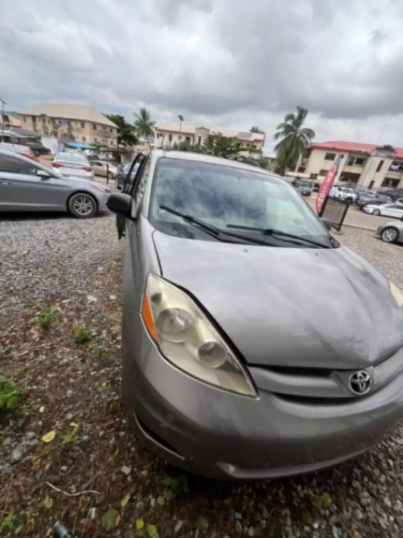 TOYOTA Sienna   - 2008