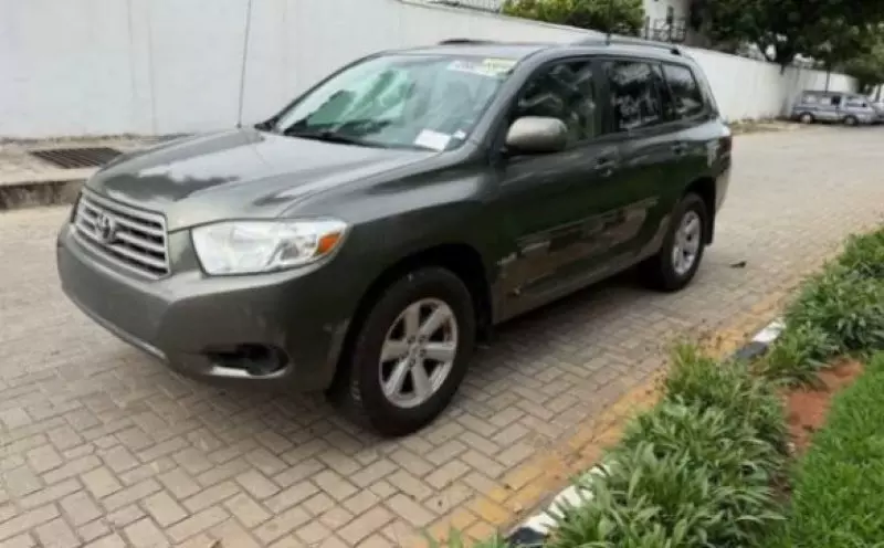 Toyota Highlander   - 2010