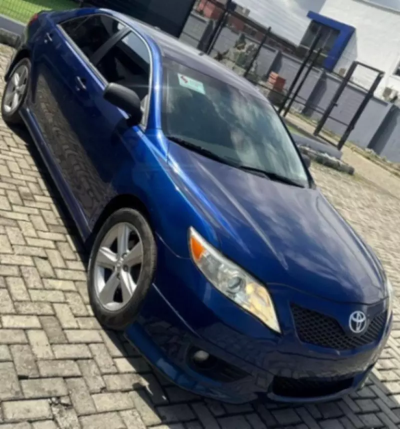 TOYOTA Camry   - 2010