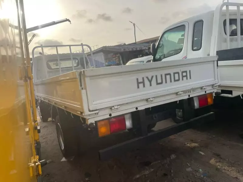 Hyundai Mighty   - 2012