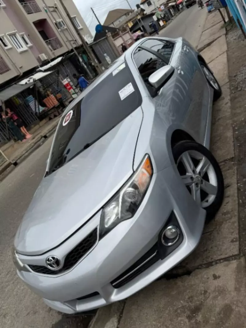 TOYOTA Camry   - 2012