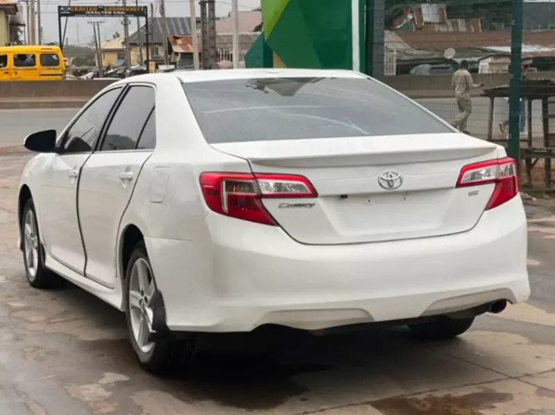 TOYOTA Camry   - 2012