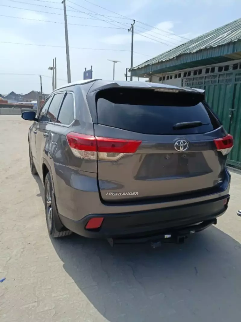 TOYOTA Highlander   - 2019