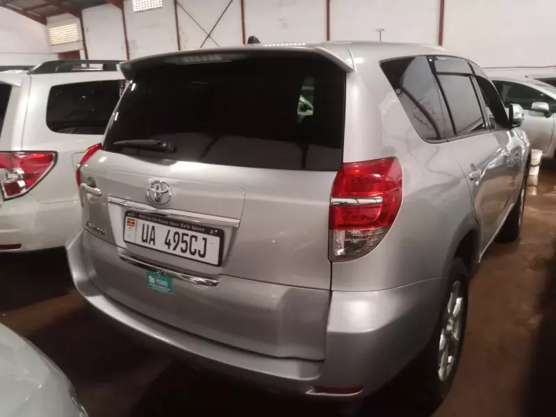 Toyota Vanguard    - 2010