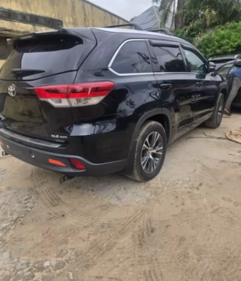 TOYOTA Highlander   - 2016